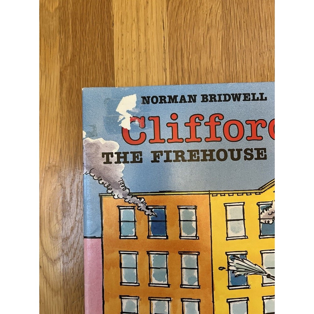 Clifford the Firehouse Dog by Norman Bridwell 1995 Paperback Teacher Easel Big - Picture 4 of 8